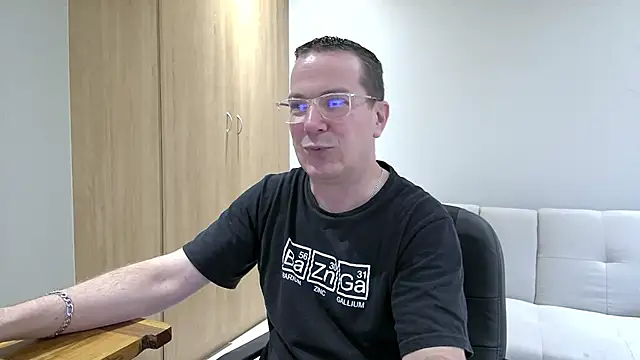Snapshot of BrettJ81 chatting on 03.06.25 BrettJ81 online show from 03.06.25