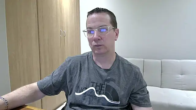 Snapshot of BrettJ81 chatting on 09.09.25 BrettJ81 online show from 09.09.25