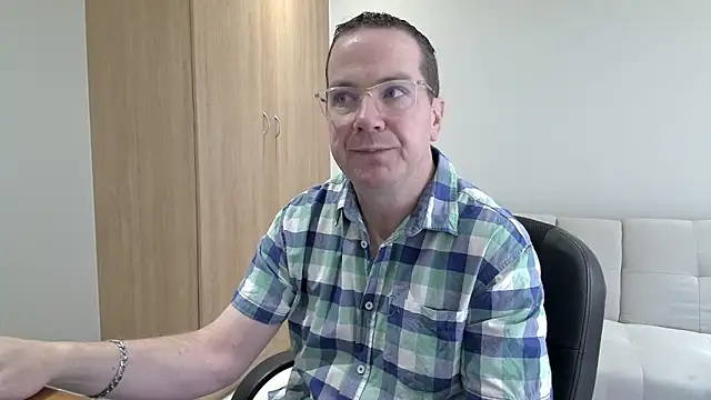 BrettJ81 online show from 10.04.25