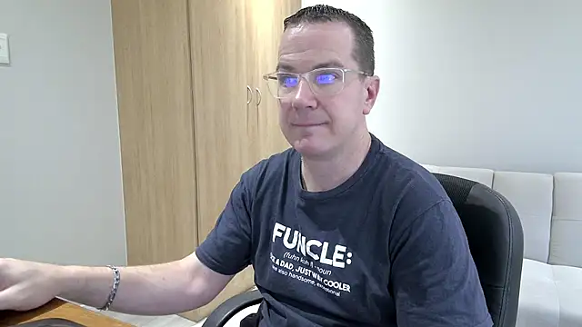 BrettJ81 online show from 10.15.25