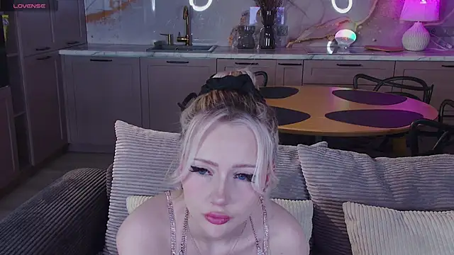 Snapshot of Lexitey chatting on 01.14.26 Lexitey online show from 01.14.26