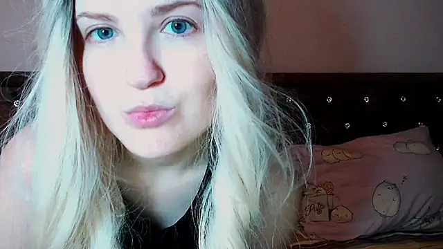 Snapshot of Sara4uu chatting on 09.19.25 Sara4uu online show from 09.19.25