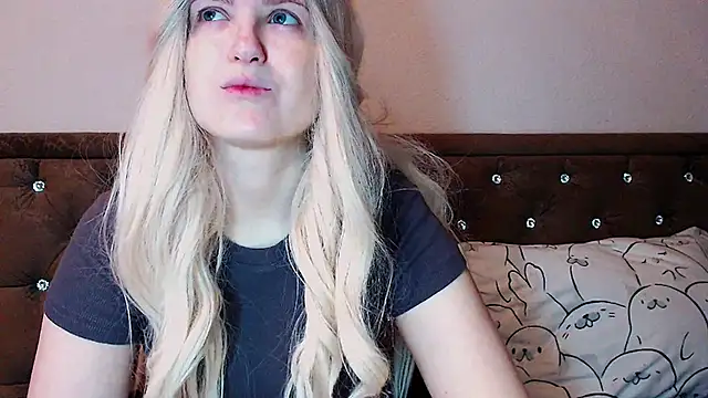 Sara4uu online show from 11.23.25