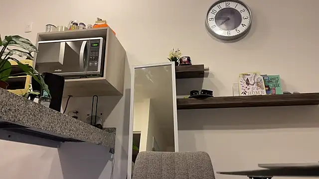 Snapshot of mommy_nadin chatting on 02.15.25 mommy nadin online show from 02.15.25