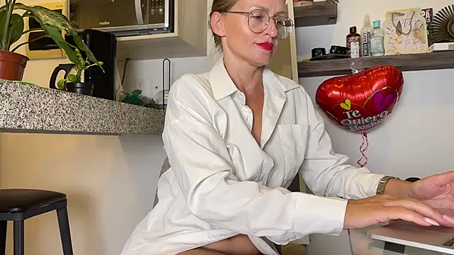 Snapshot of mommy_nadin chatting on 02.24.25 mommy nadin online show from 02.24.25