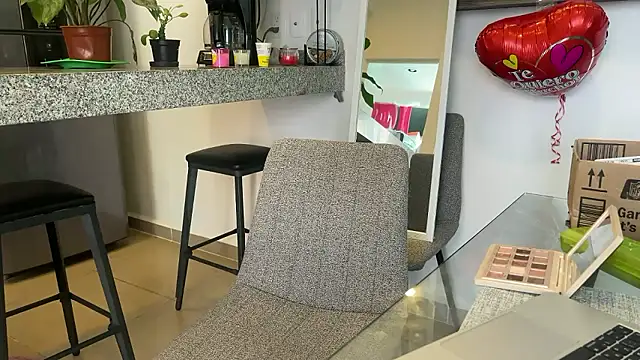 Snapshot of mommy_nadin chatting on 03.02.25 mommy nadin online show from 03.02.25