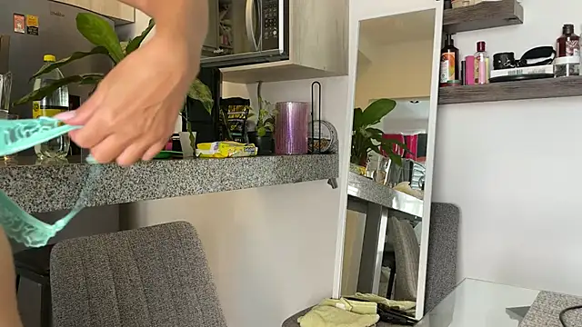 Snapshot of mommy_nadin chatting on 03.09.25 mommy nadin online show from 03.09.25