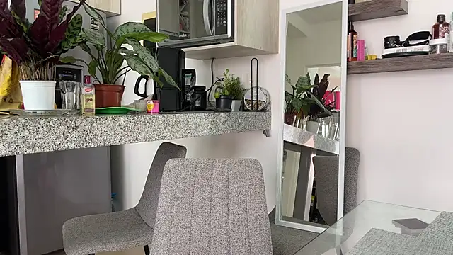 Snapshot of mommy_nadin chatting on 03.15.25 mommy nadin online show from 03.15.25