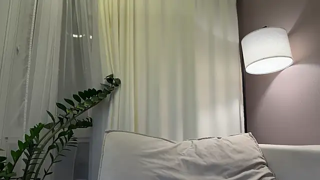 Snapshot of mommy_nadin chatting on 10.05.25 mommy nadin online show from 10.05.25