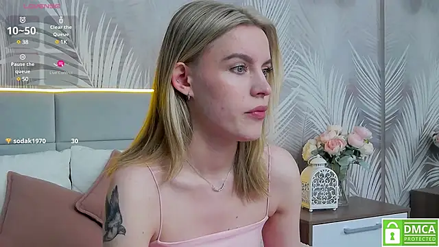 Snapshot of AmaliaBell chatting on 12.19.24 AmaliaBell online show from 12.19.24