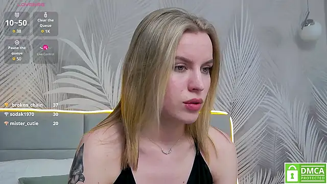 Snapshot of AmaliaBell chatting on 12.20.24 AmaliaBell online show from 12.20.24