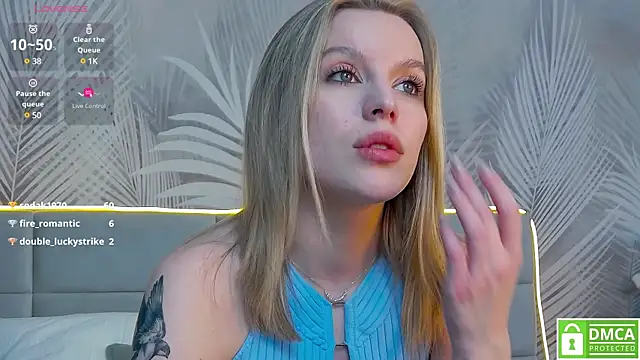 Snapshot of AmaliaBell chatting on 12.21.24 AmaliaBell online show from 12.21.24