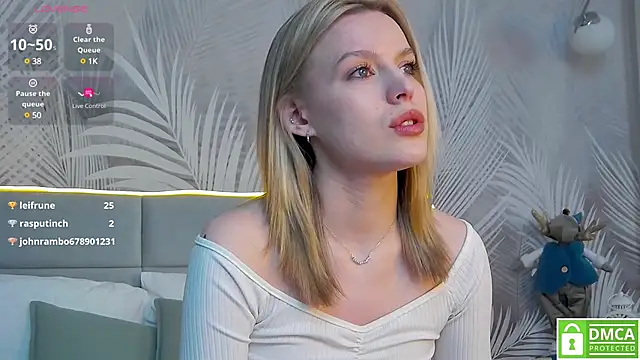 Snapshot of AmaliaBell chatting on 12.22.24 AmaliaBell online show from 12.22.24