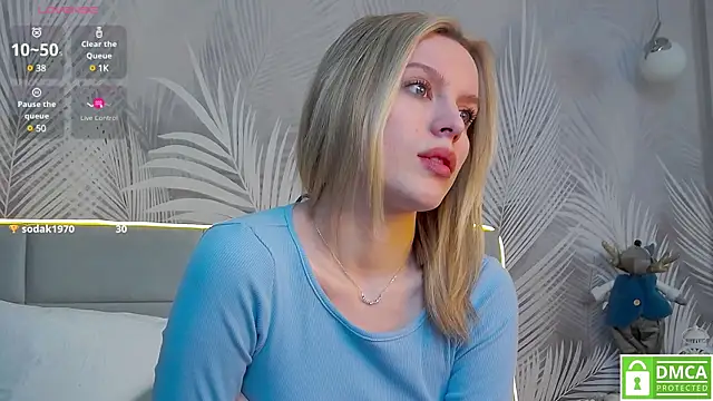 Snapshot of AmaliaBell chatting on 12.23.24 AmaliaBell online show from 12.23.24