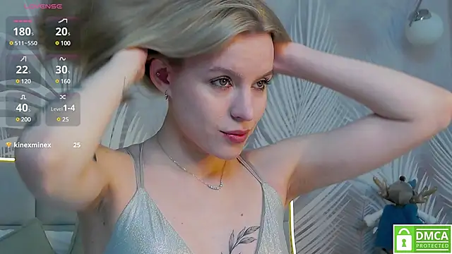 Snapshot of AmaliaBell chatting on 12.25.24 AmaliaBell online show from 12.25.24