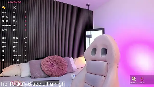 Snapshot of pervert_lizza chatting on 10.24.25 pervert lizza online show from 10.24.25