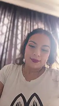 Snapshot of gisellsaenz chatting on 02.25.26 gisellsaenz online show from 02.25.26