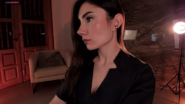 Snapshot of AmyArmstrong chatting on 01.28.25 AmyArmstrong online show from 01.28.25