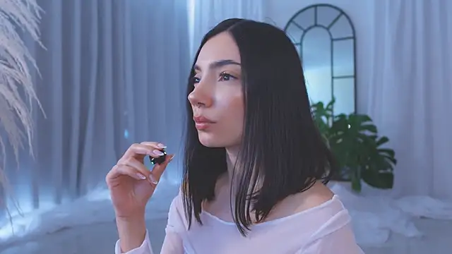 AmyArmstrong online show from 11.21.25