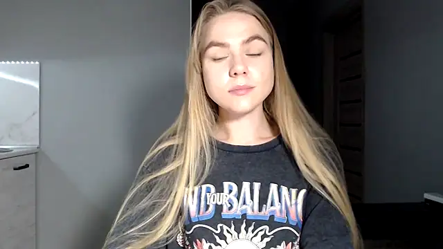 Snapshot of Sunbeam_ chatting on 11.22.25 Sunbeam online show from 11.22.25