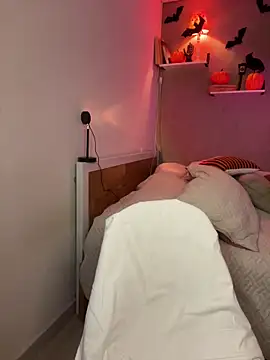 DaniDusan  online show from 10.17.25