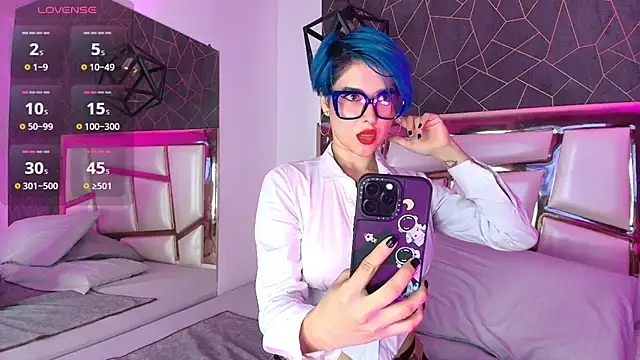 Snapshot of Annie_Swan chatting on 10.20.25 Annie Swan online show from 10.20.25