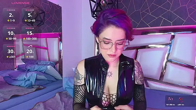 Snapshot of Annie_Swan chatting on 11.05.25 Annie Swan online show from 11.05.25