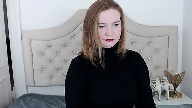 LaraDream online show from 12.19.24