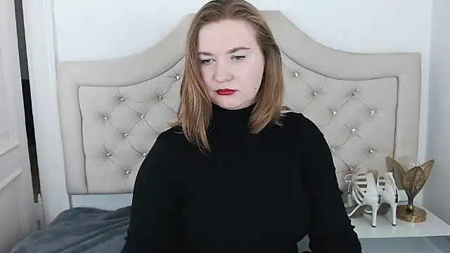 LaraDream online show from 12.20.24