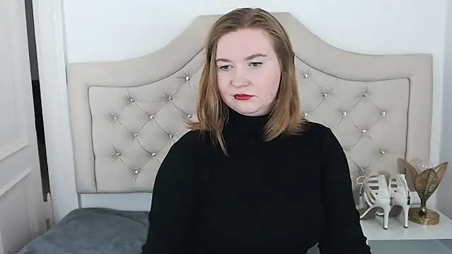 LaraDream online show from 12.20.24