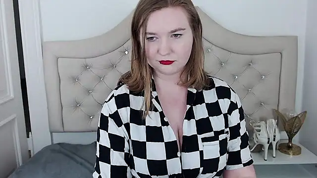 LaraDream online show from 12.29.24