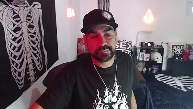 soyelcarlitos  online show from 04.22.26