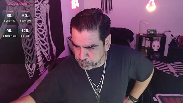 soyelcarlitos  online show from 06.06.26