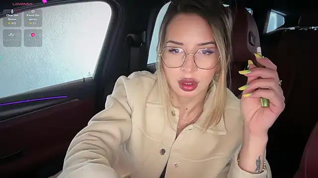 Snapshot of Livia777 chatting on 04.15.26 Livia777 online show from 04.15.26